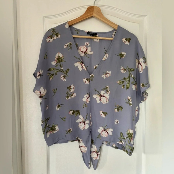 DYNAMITE Floral Top - Picture 2 of 6